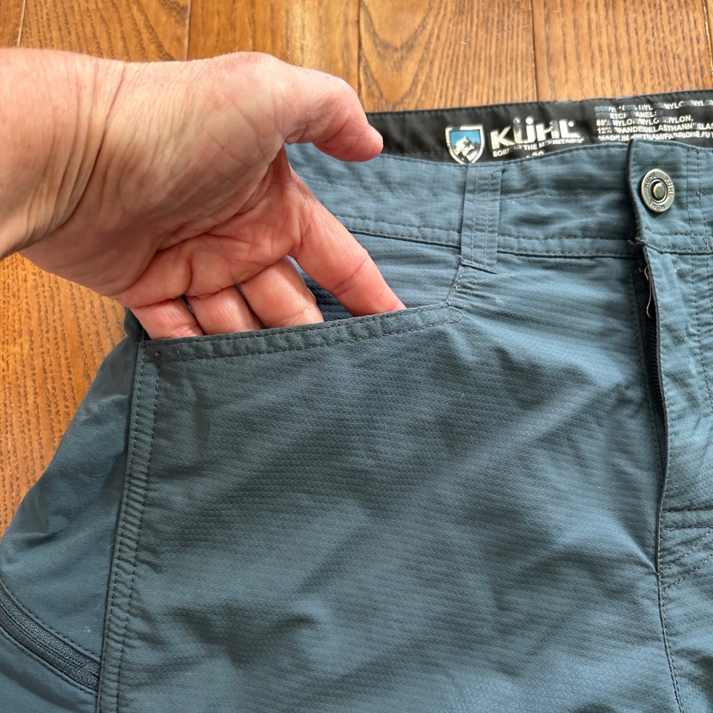Kuhl Men's 30 shorts EUC - Picture 10 of 12